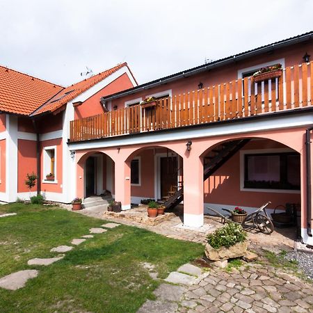 Penzion Na Statku Stary Vestec Luaran gambar