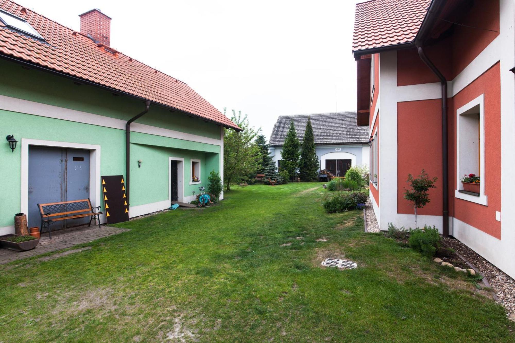 Penzion Na Statku Stary Vestec Luaran gambar
